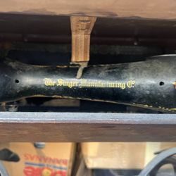 1918 Singer Sewing Machine and Table