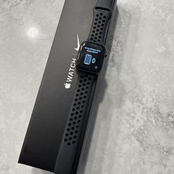 Apple Watch Series 5 44mm Nike Edition with Cellular