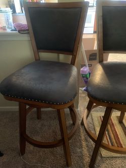 Swivel barstool