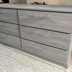 Dresser-Comoda