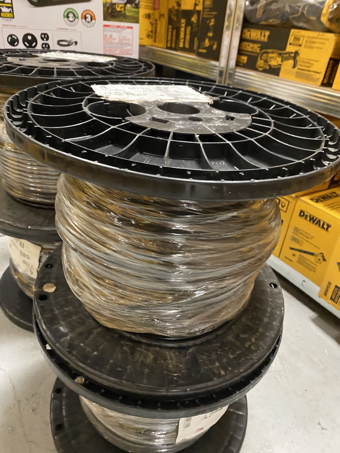 4 Awg 19 Strand Black 500ft Mtw-tew 