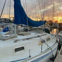27’ Ericson Sailboat 2k