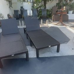 2 new patio furniture long chairs