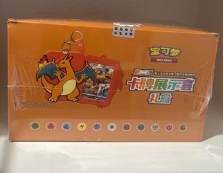 Pokemon TCG Charizard Keychain Card Display Blind Box Case