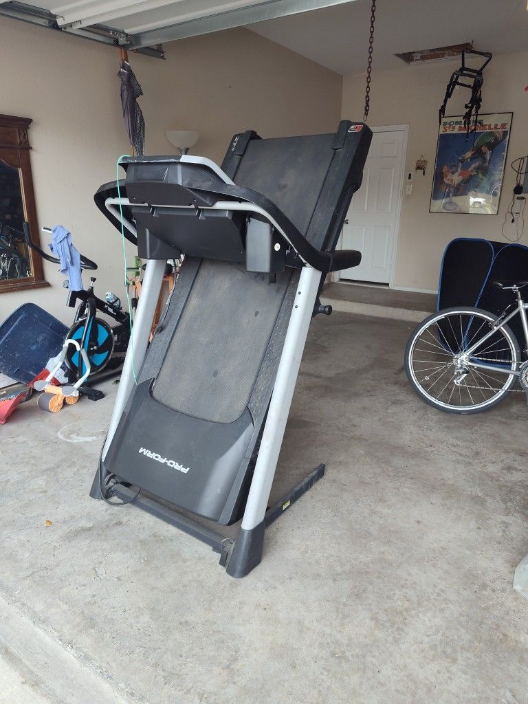 Pro-Form Treadmill / Caminadora