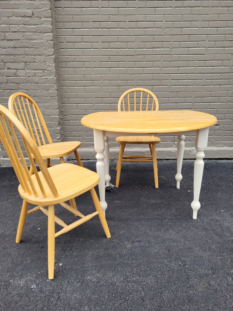 Kitchen Table With 3 Chairs Pick Up In Bridgeport 