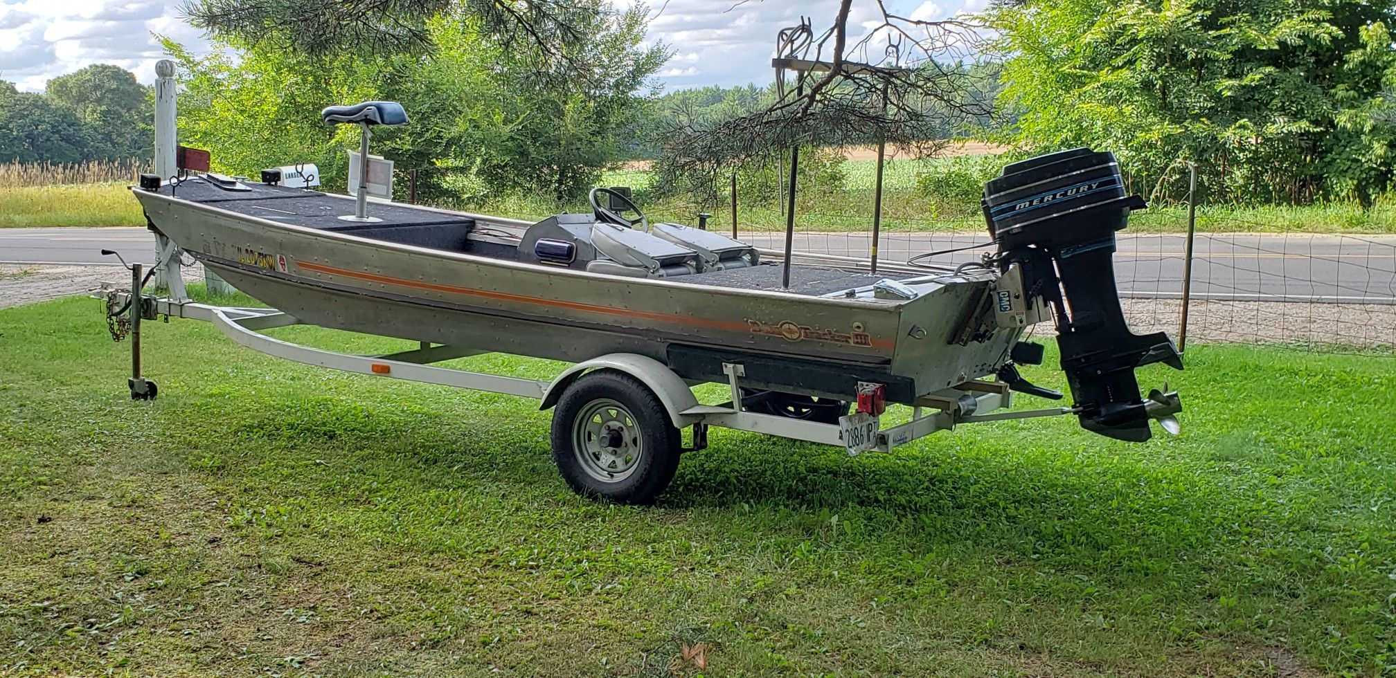 1983 bass tracker III for Sale in Lake in the Hills, IL - OfferUp