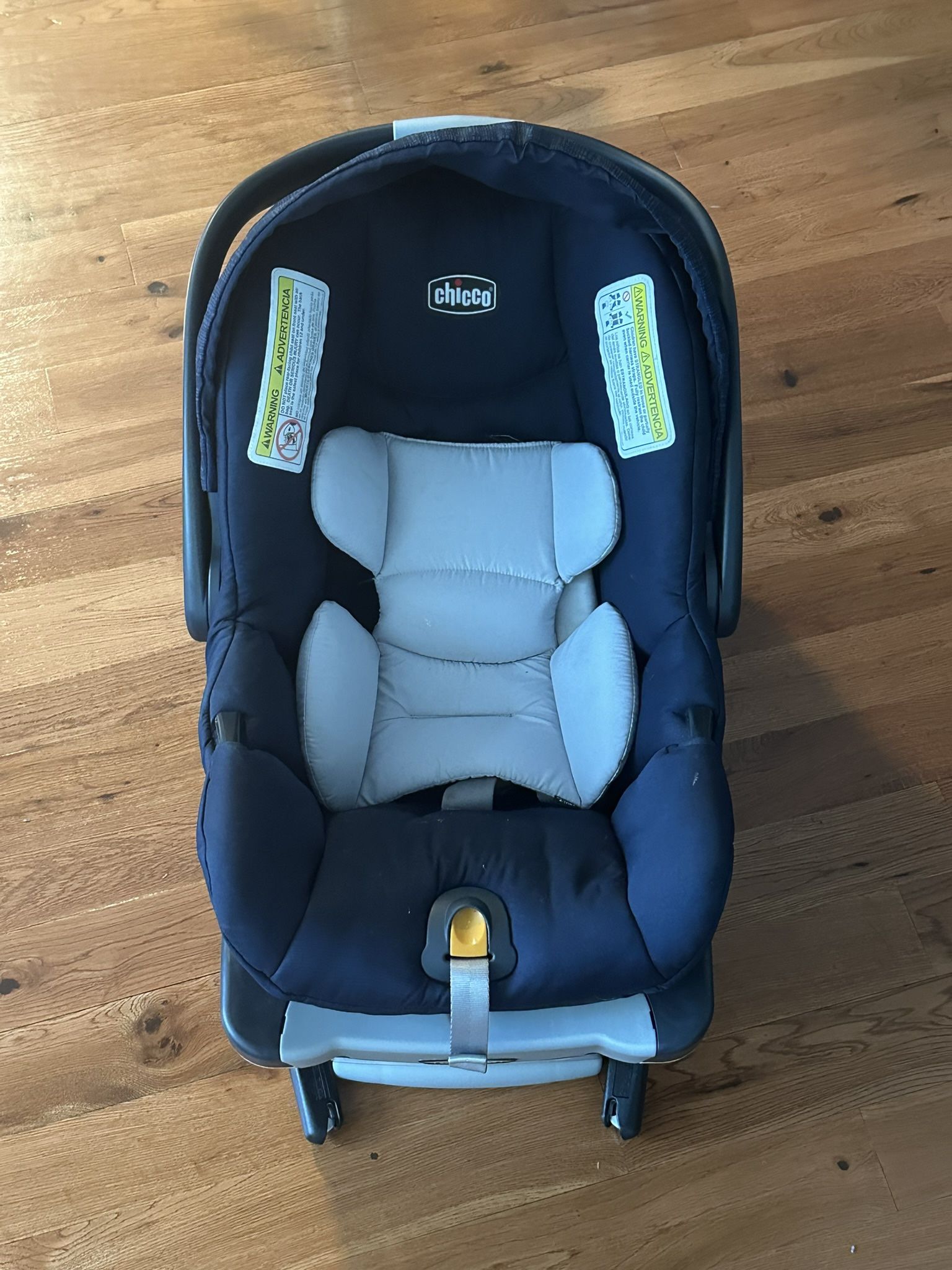 Chicco KeyFit 30 Infant Car Seat And Base Used Great Condition