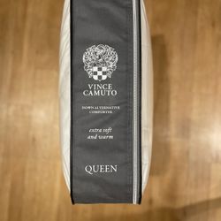 New -Down Alternative Comforter By Vince Camuto  -Queen 