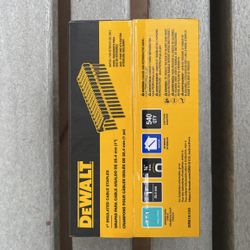DeWalt 1inch insulated cable staples 