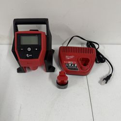 MILWAUKEE M12 12-Volt Lithium-Ion Cordless Electric Portable Inflator with Compact Battery Pack 1.5Ah and Charger Starter Kit