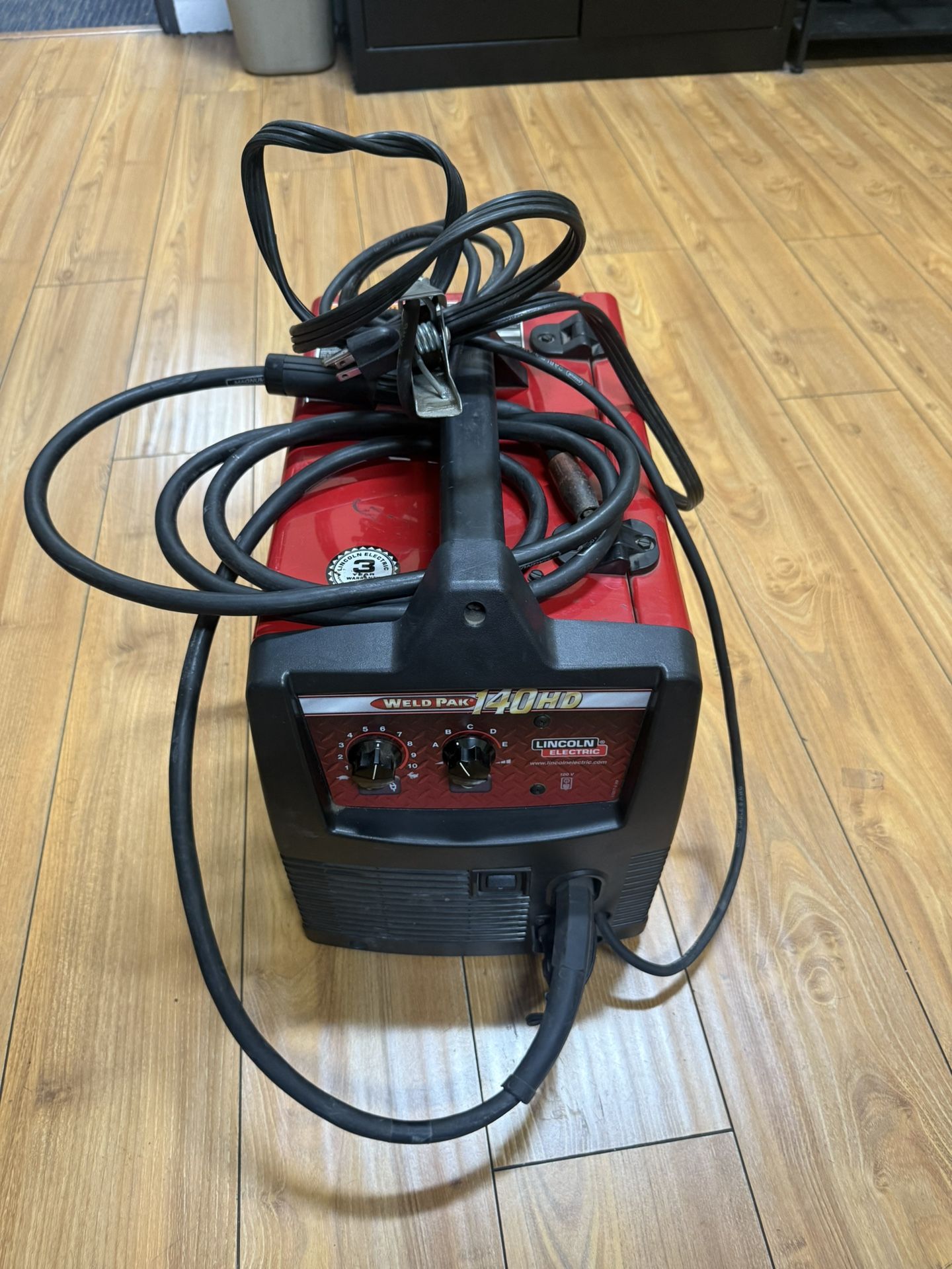 Lincoln Electric Weld-Pak 140 Amp MIG and Flux-Core Wire Feed Welder