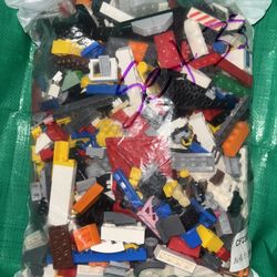 2 LB’s of Lego / Legos See all pictures for exact pieces Set  #33