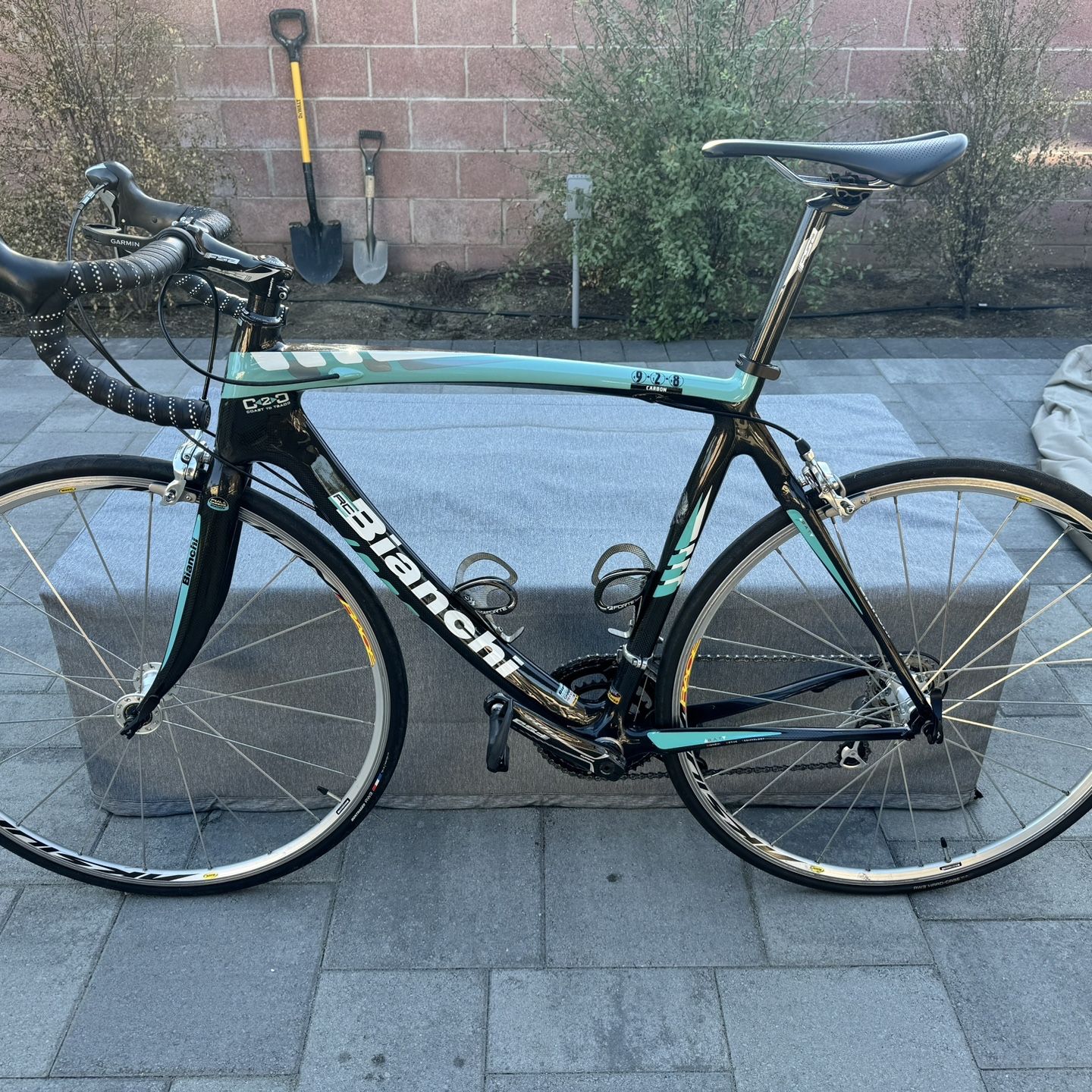 bianchi 928 c2c carbon road bike Bianchi Carbon 928 Road Bike (size 56) for Sale in Long Beach, CA
