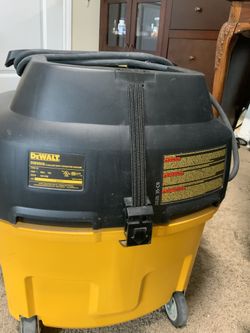 DeWalt 8 Gallon Dust Extractor Vacuum 