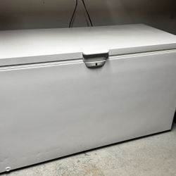 Whirlpool 21.7-cu ft Chest Freezer White
