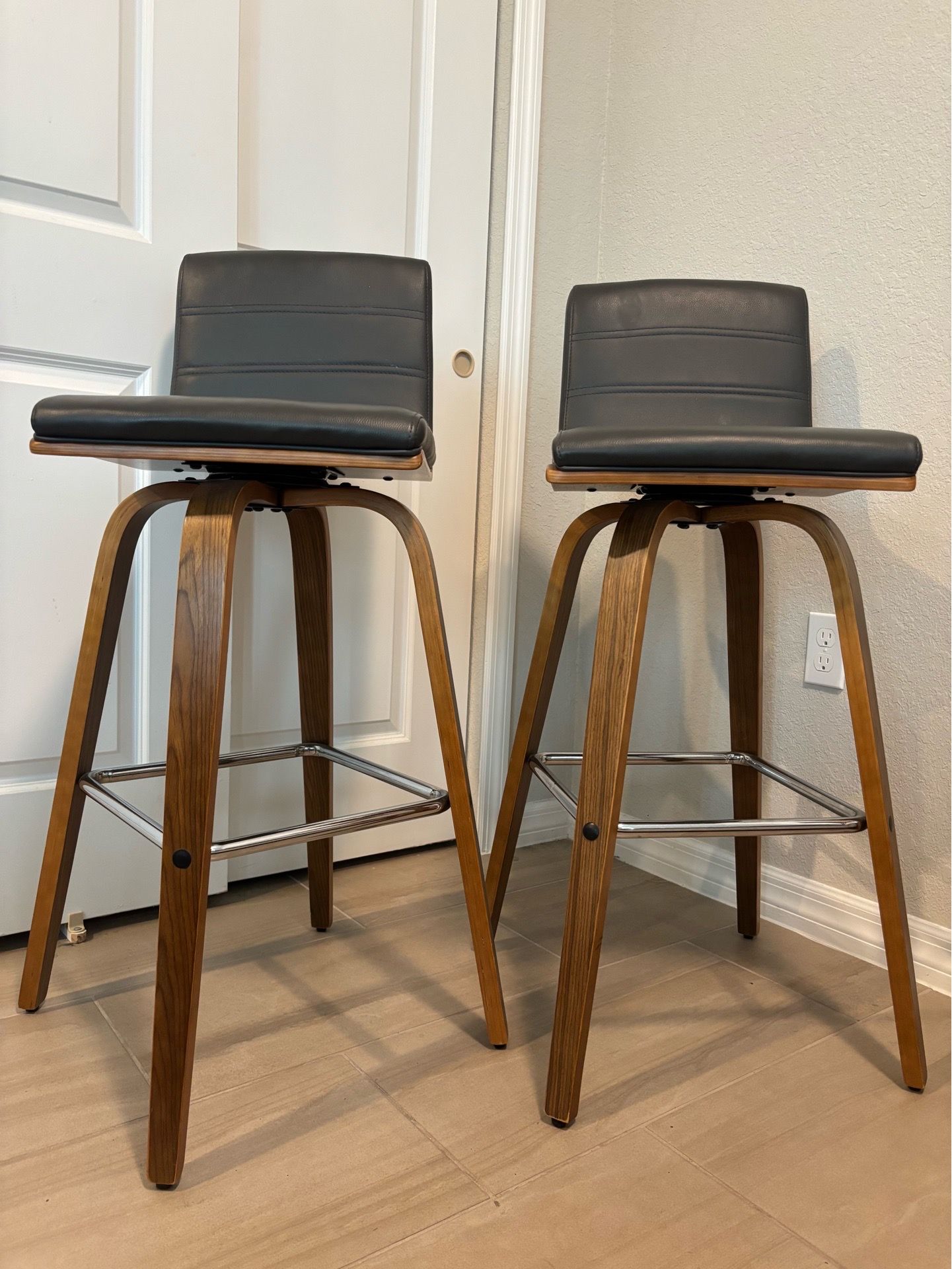 Modern Swivel Bar Stools – Set of 2 – Wood & Black Leather