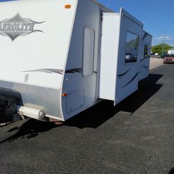 2008 Aerolite by Dutchman 27 ft w/slide