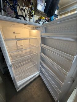 Huge - 25 cubic feet freezer - Frost Free