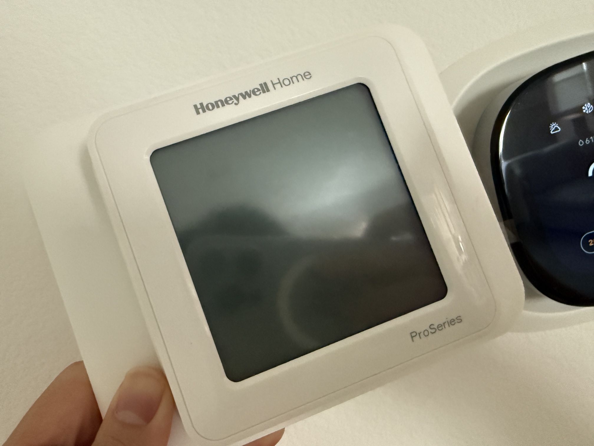 Honeywell Home T6 Pro White Programmable Thermostat TH6220WF2006