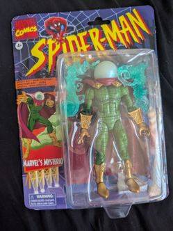 Spiderman mysterio figure