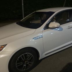 2016 KIA Optima Hybrid -$4750