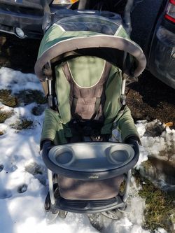 Stroller with one hand fold and carry handle