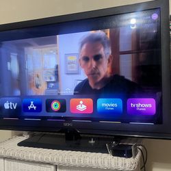 55” Seiki tv And 32 Gb AppleTV