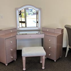 Tracie Tiffany Blush Vanity$10 Down Payment And Financing Available