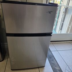Arctic King Mini Fridge