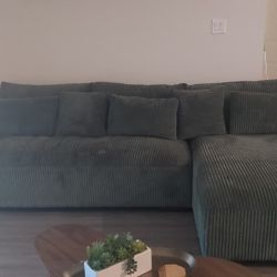 Asyiah 2  Piece Upholstered Sectional