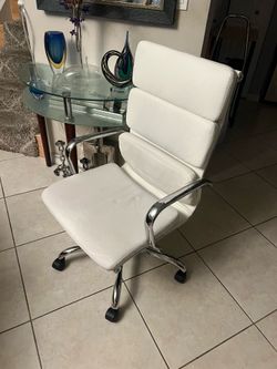 modern white executive office chair,