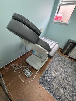 DIR electric aesthetics chair