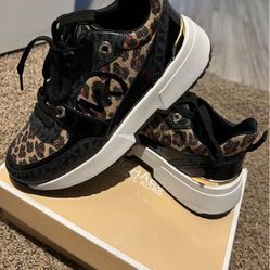 Woman’s 5.5 I’m A 7.5 Used Few Hours Michael Kors