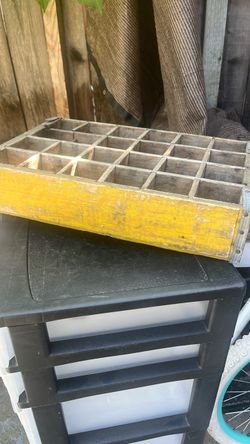 Coca-cola vintage box holds 24 bottles