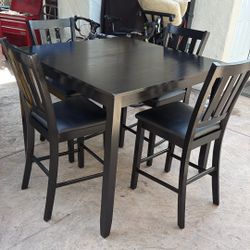 Black Dining Table And 4 Chairs Like New 