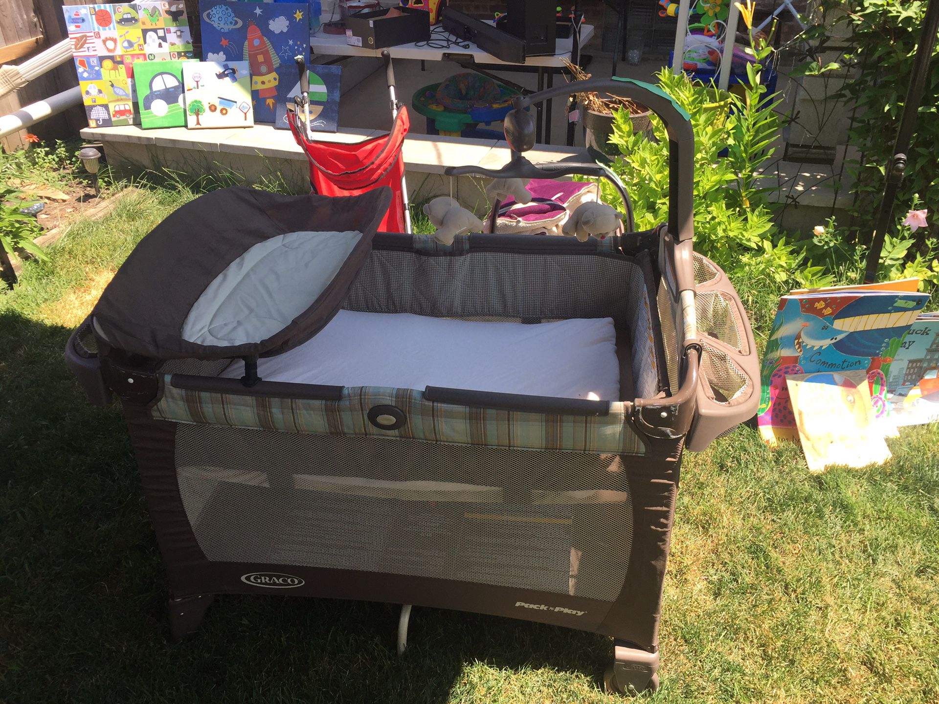 Changing table/Sleeper/Play pen for infant/toddler and changing table