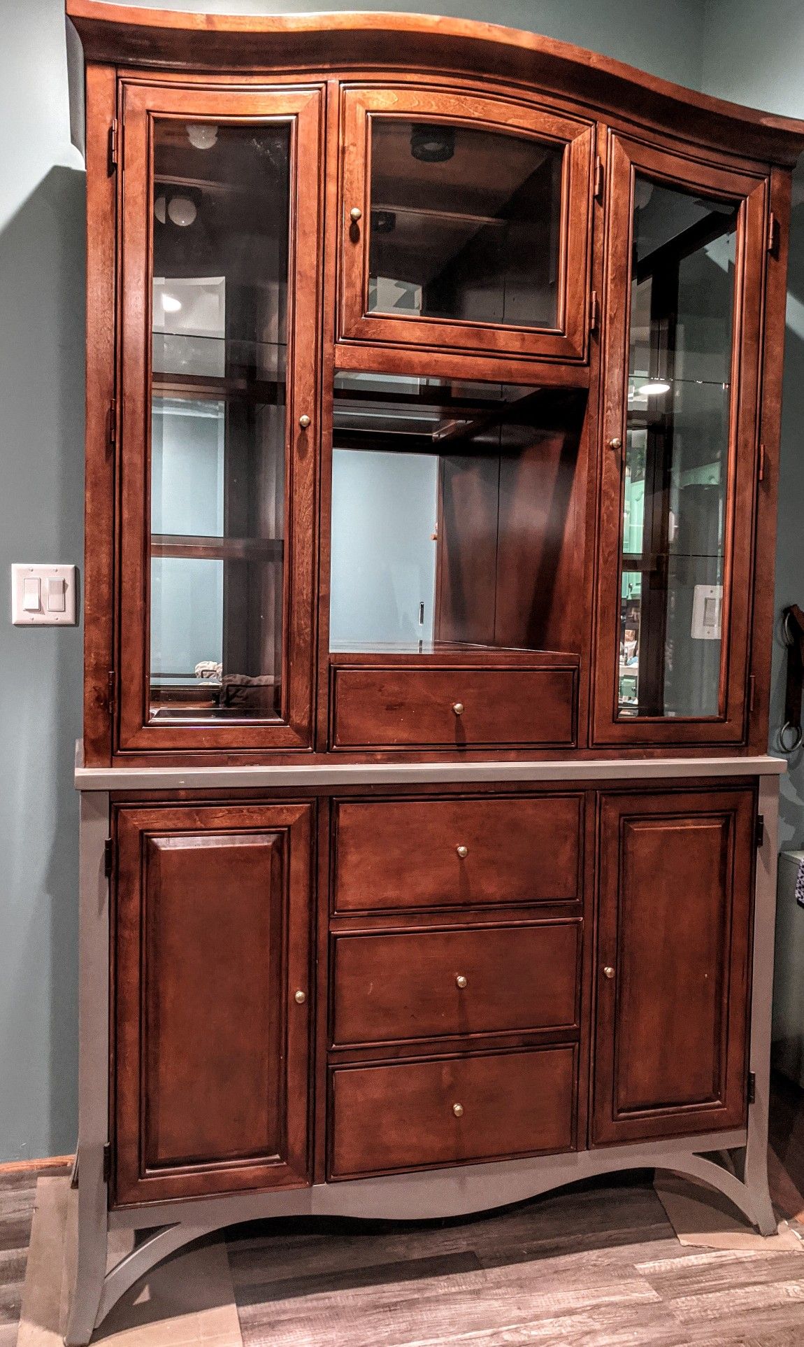 LIGHTED CHINA CABINET