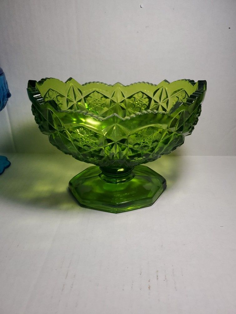 Vintage Olive green snowflake pattern Pedestal Glass