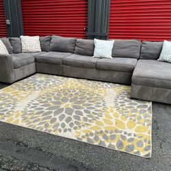 Sectional Couch!! Delivery Available 🚚!! Dimensions: 167” x 73” Length x 30” Height x 38” Depth ( 64” Depth Longer Section) 