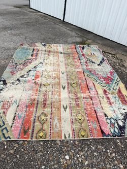 Colorful Rug Excellent Condition 