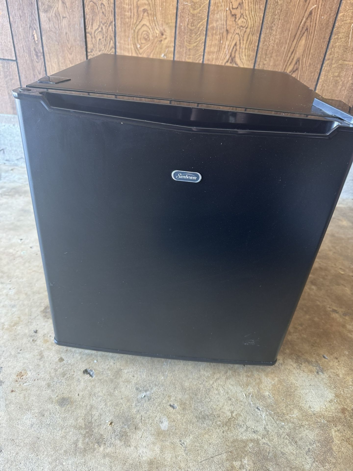 2.7 cubic foot stainless look compact dorm refrigerator