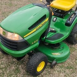 John Deere LA 115 Excellent condition, runs great 201 hours 19.5hp 42"cut Asking $850.00/obo