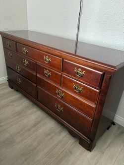 Dresser