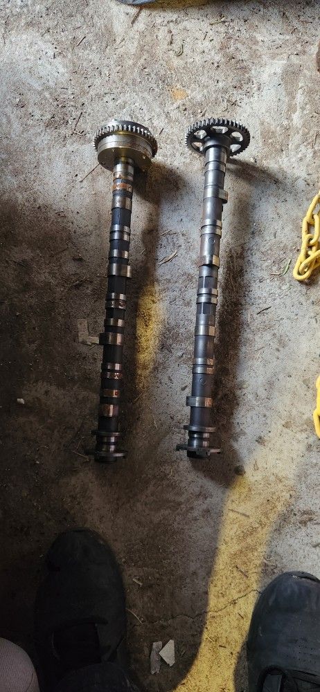 K20A3 Camshafts With Cam Sprockets.
