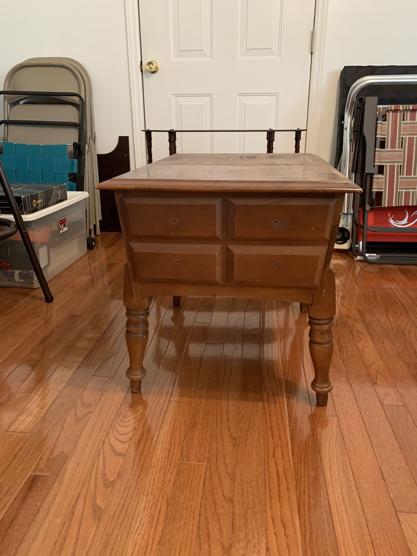 Nice end table good condition