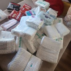 Diapers Pañales Del Número 1 Y 2 Y 3 Y 4 O Diferentes Marcas Como Esta En Las Fotos  Son 146 #1   341 #2  384 #3  204 #4  TOTAL 1075 PIEZAS  $85