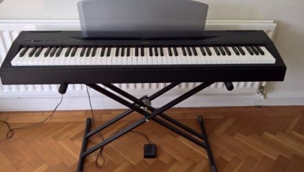 Propuesta alternativa Peculiar dormitar Yamaha P85 Keyboard , weighted keys, full set (chair, stand) for Sale in  San Francisco, CA - OfferUp