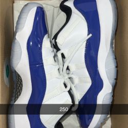 Jordan 11 Retro Low White Concord