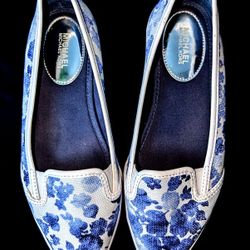 Michael Kors Women's Dress Shoes Size 7.5M Gold.